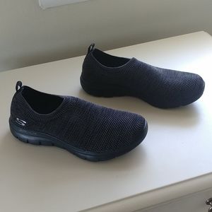 Sketchers womens sneakers memory foam